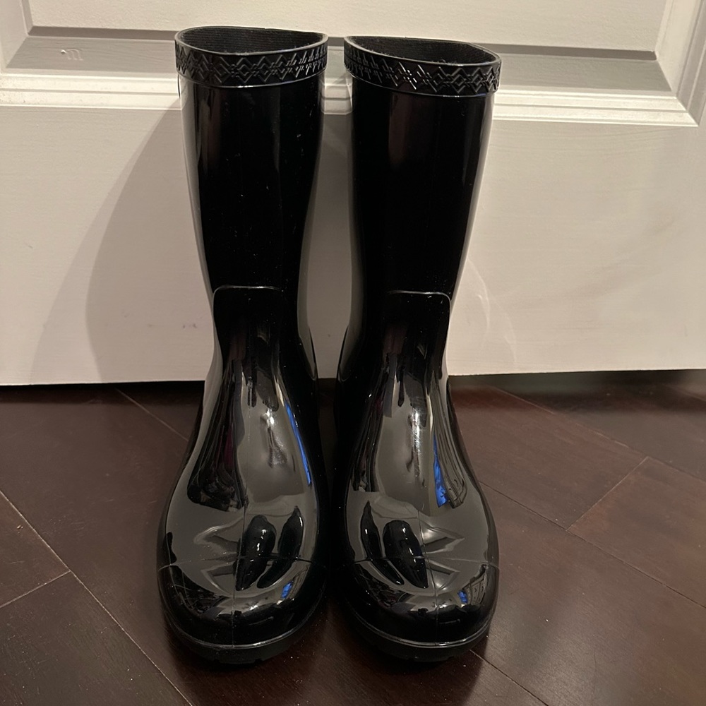 Black UGG rainboots